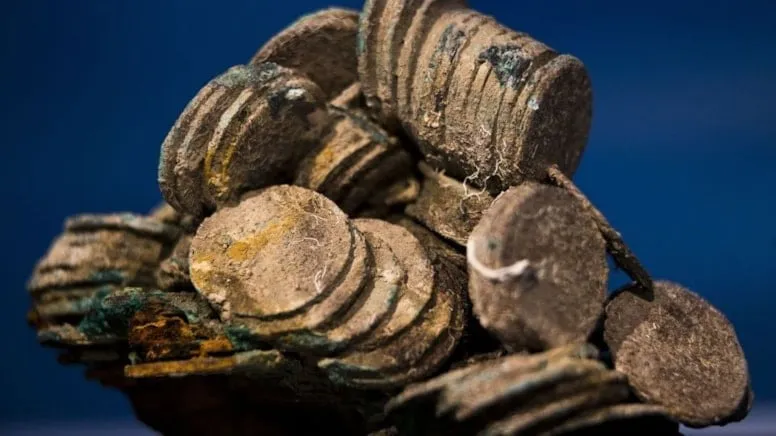 İşçiler çalışırken tarihi hazine buldu