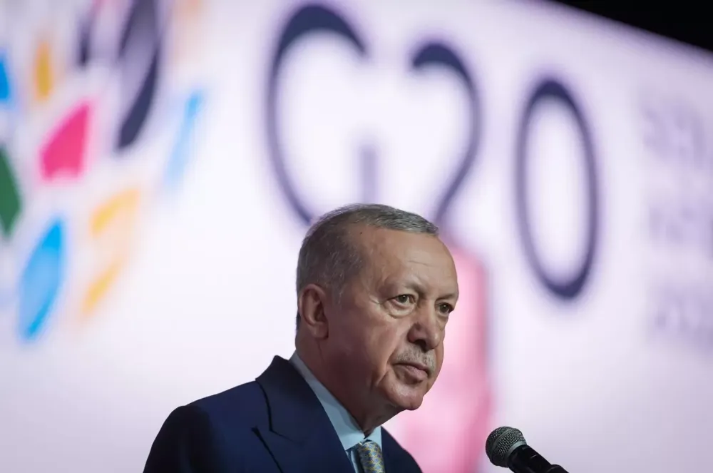 Erdoğan’dan Kritik Mesaj: “Barış İçin Her Yere Koşacağız” – Yarın Putin ile Görüşecek
