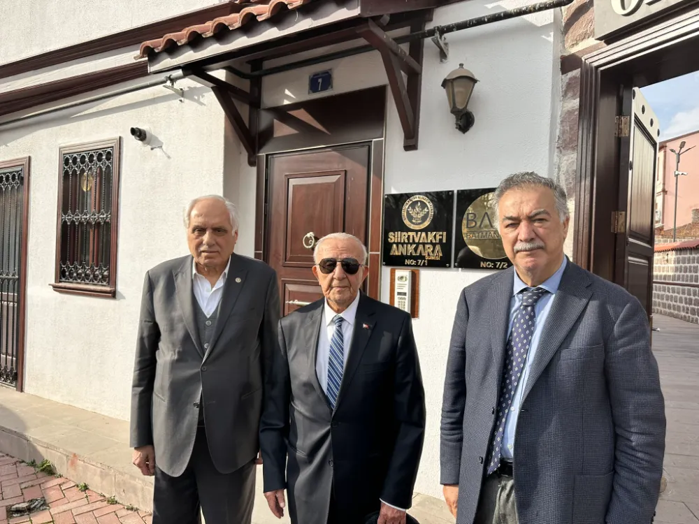 ESKİ VALİDEN SİİRT CAMİASINA ANLAMLI DESTEK ZİYARETİ