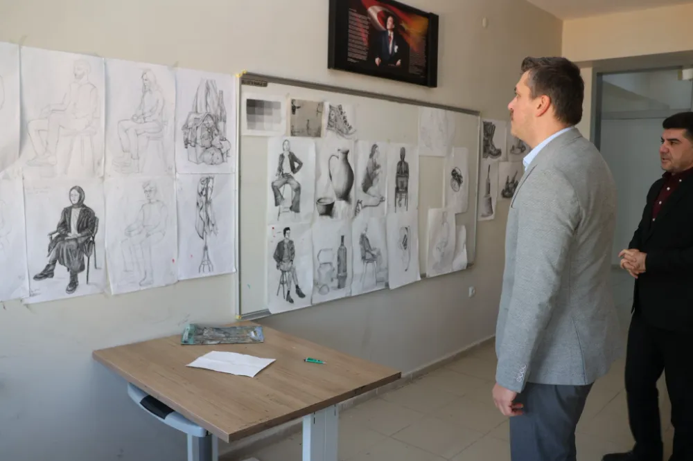 Siirt Kurtalan Kaymakamı Samet Serin’den Halk Eğitimi Merkezine Ziyaret