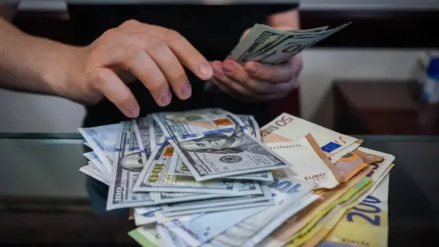 “Siirt’te Dövizde Dalgalı Seyir: Dolar 42 Lirayı Geçti”