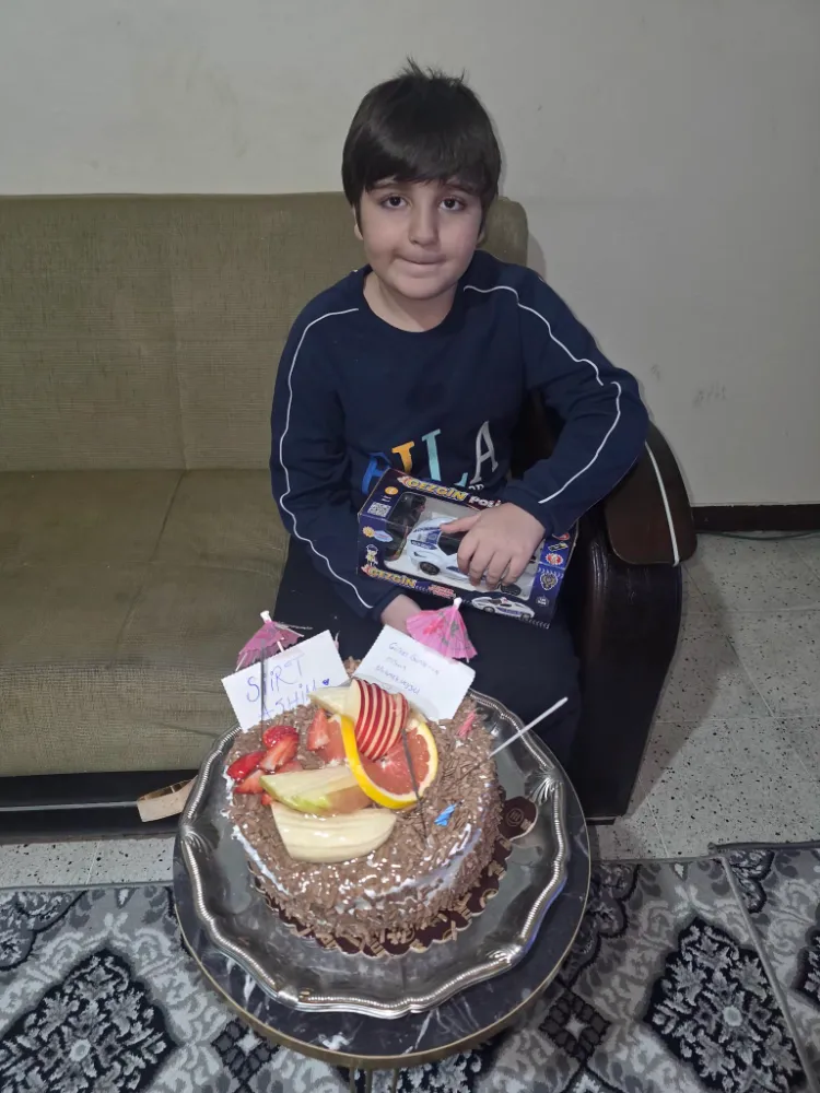 Siirt İl Müdürü Sabri Sidar'dan  Minik Kahramana Sürpriz Doğum Günü!