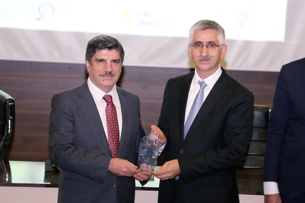 Siirt Üniversitesi Rektörü  Şındak, Film Gösterimi ve “İslamafobi” Söyleşisine Katıldı