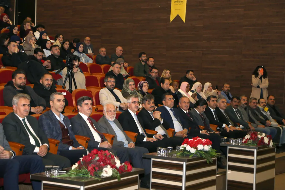 Siirt Üniversitesi Rektörü  Şındak, Film Gösterimi ve “İslamafobi” Söyleşisine Katıldı