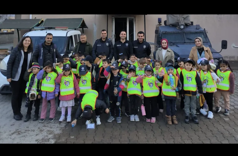 MİNİK MİSAFİRLER VEYSEL KARANİ POLİS MERKEZİ’NDE UNUTULMAZ BİR GÜN GEÇİRDİ