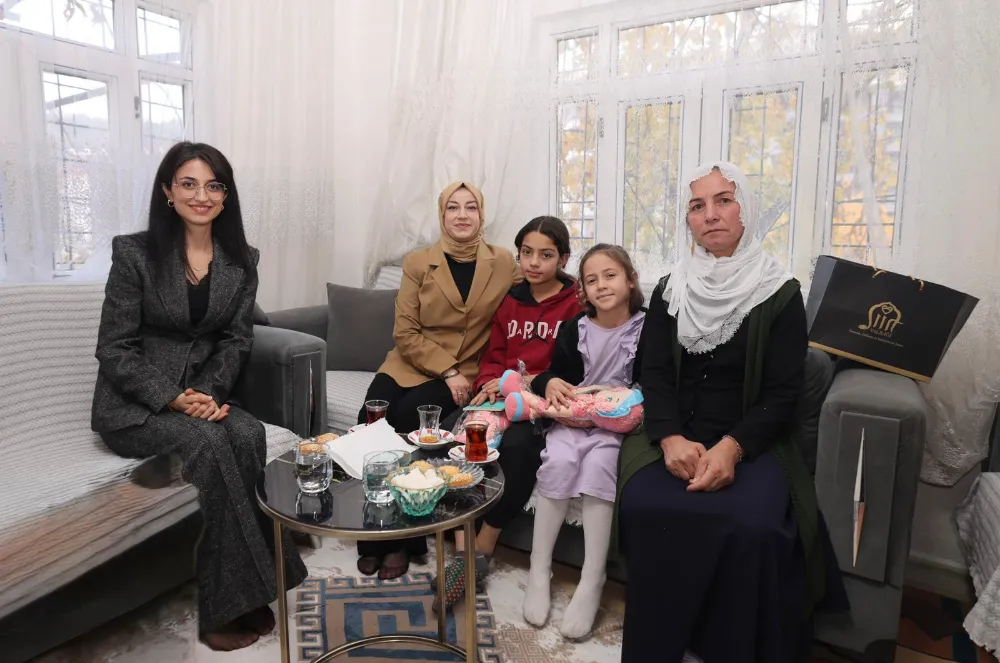 SİİRT VALİSİ KEMAL KIZILKAYA, BAYKAN’DA İHTİYAÇ SAHİBİ AİLEYE ZİYARETTE BULUNDU