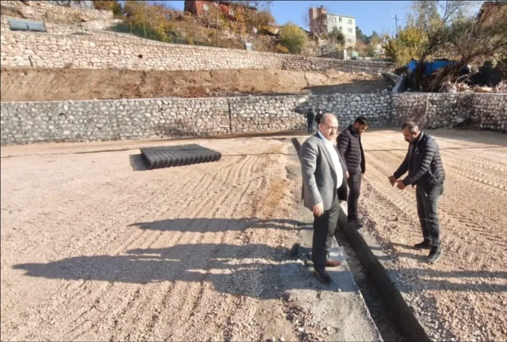 SİİRT ERUH’TA BELEDİYE HİZMET ARAÇLARINA ÖZEL MODERN OTOPARK PROJESİ BAŞLATILDI