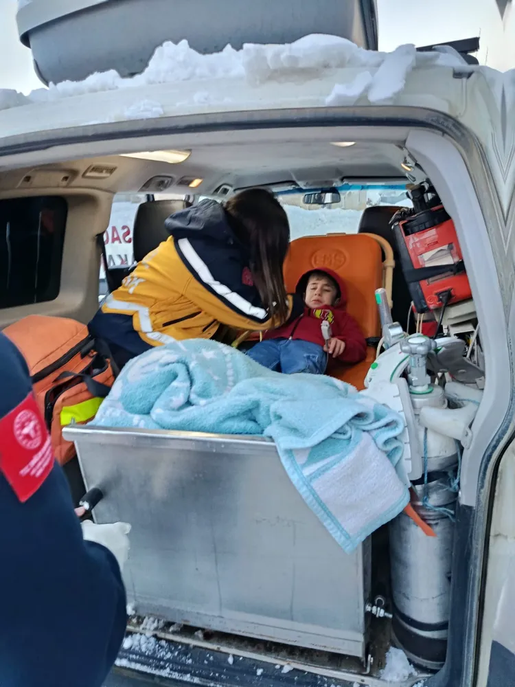 Kar, Kış, Engel Tanımadılar: Pervari’de 7 Yaşındaki Ali Ensar’a Zamanla Yarışan Müdahale