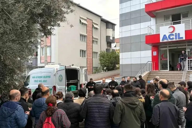 Ameliyat yaptığı sırada kalp krizi geçiren doktor hayatını kaybetti