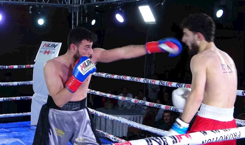 Vanlı boksör İranlı rakibini 2. raundda yere serdi
