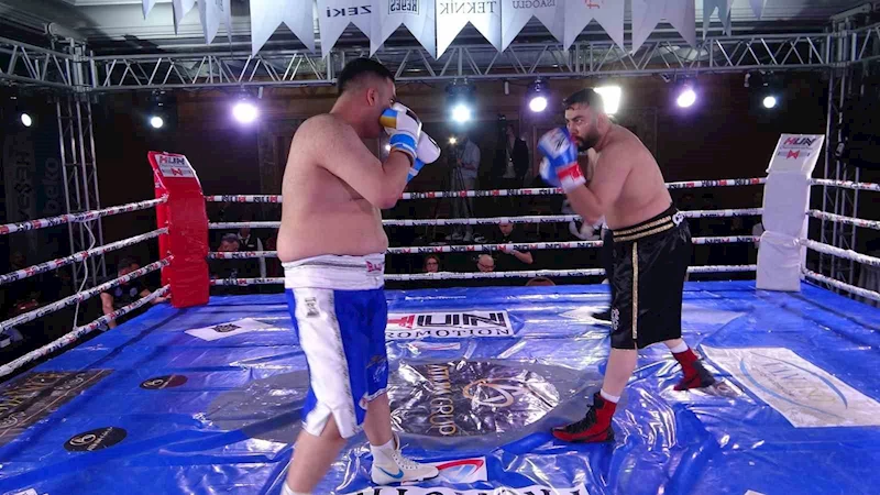 Vanlı boksör İranlı rakibini 2. raundda yere serdi
