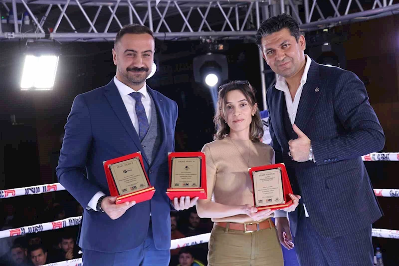 Vanlı boksör İranlı rakibini 2. raundda yere serdi
