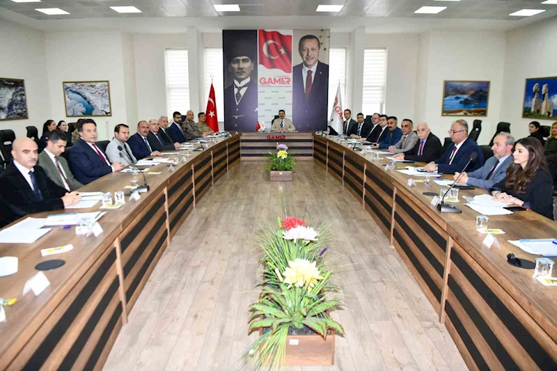 Vali Tekbıyıkoğlu: "Sokak hayvanlarının doğal yaşam alanlarını aratmayacak tesisleşmeye gideceğiz"
