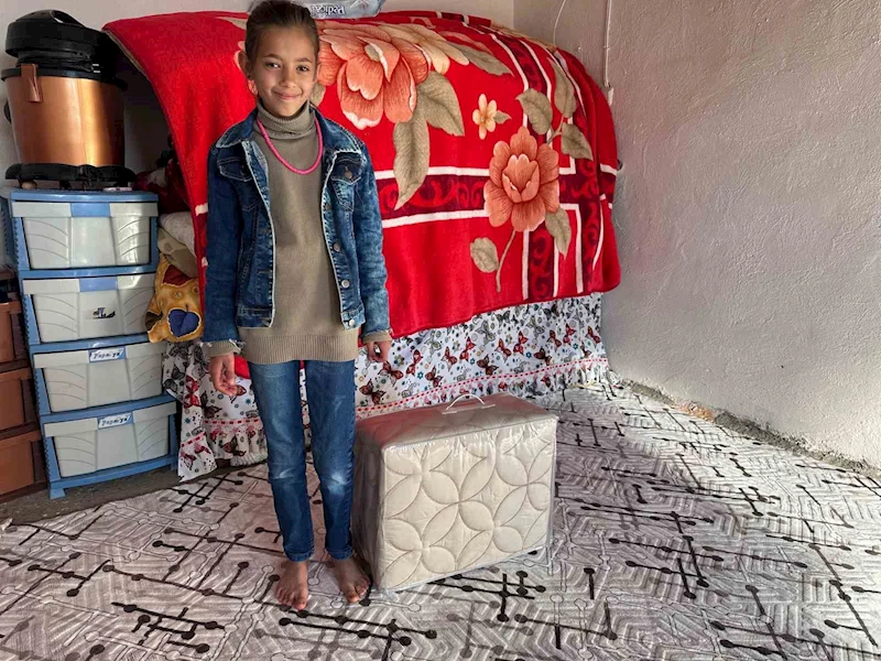 Polis memurundan Şırnaklı çocuklara sıcak dokunuş: Yüzlerce çocuğa battaniye hediye edildi
