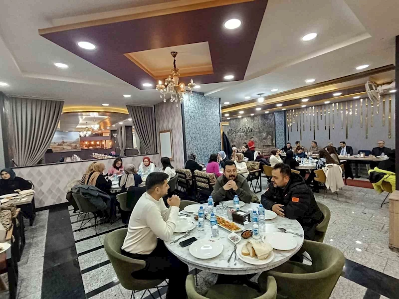 Ağrı’da aday öğretmenler için tanışma ve kaynaşma yemeği düzenlendi
