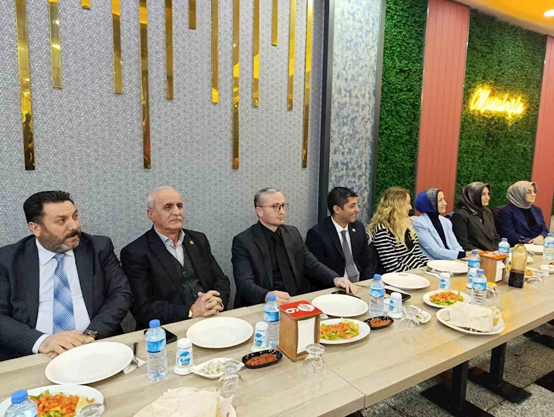 Ağrı’da aday öğretmenler için tanışma ve kaynaşma yemeği düzenlendi
