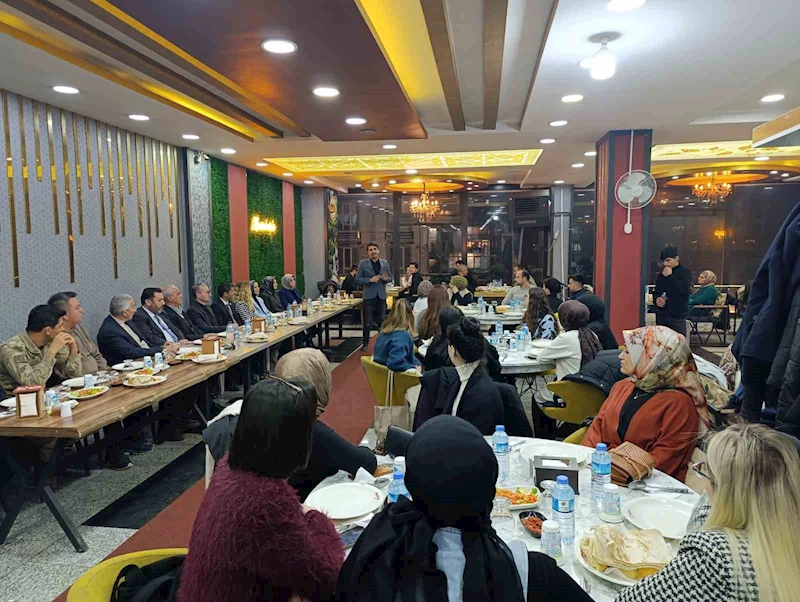 Ağrı’da aday öğretmenler için tanışma ve kaynaşma yemeği düzenlendi
