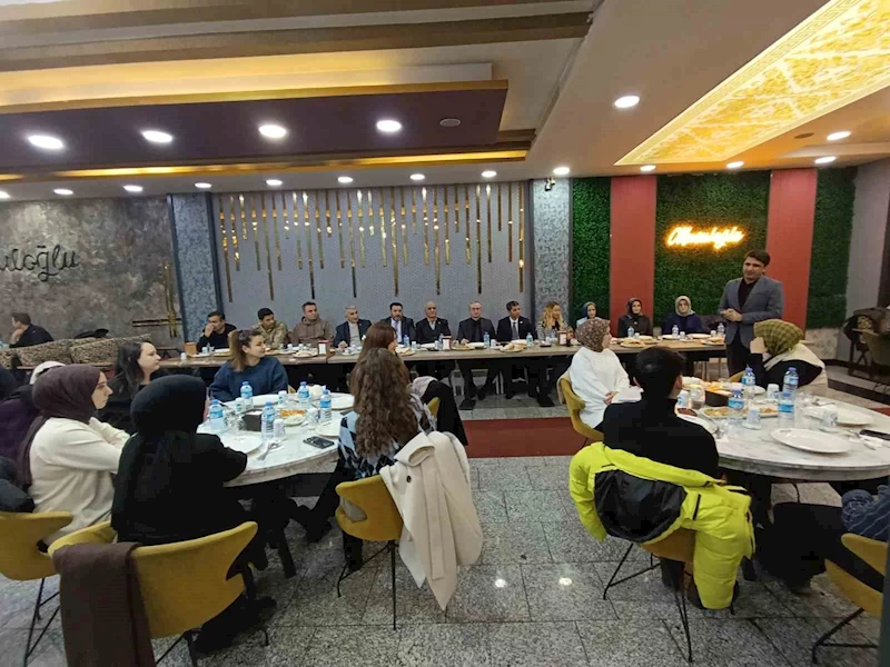 Ağrı’da aday öğretmenler için tanışma ve kaynaşma yemeği düzenlendi
