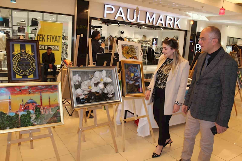 Siirt’te Halk Eğitimi Merkezi kursiyerleri el emeği göz nuru eserlerini sergiledi
