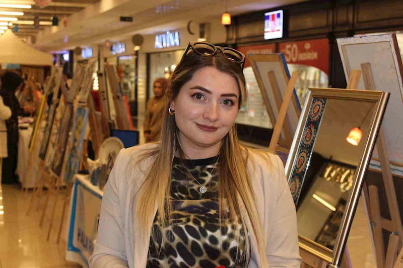 Siirt’te Halk Eğitimi Merkezi kursiyerleri el emeği göz nuru eserlerini sergiledi
