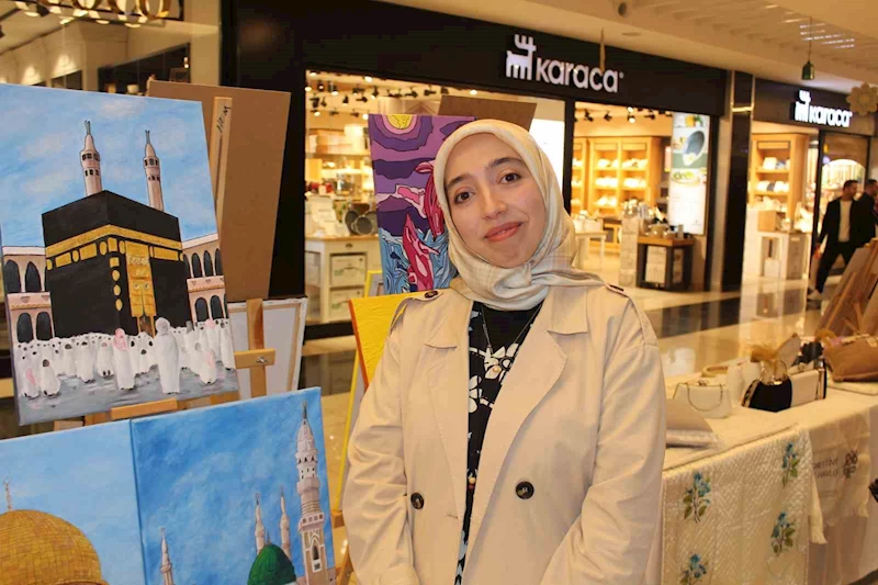 Siirt’te Halk Eğitimi Merkezi kursiyerleri el emeği göz nuru eserlerini sergiledi
