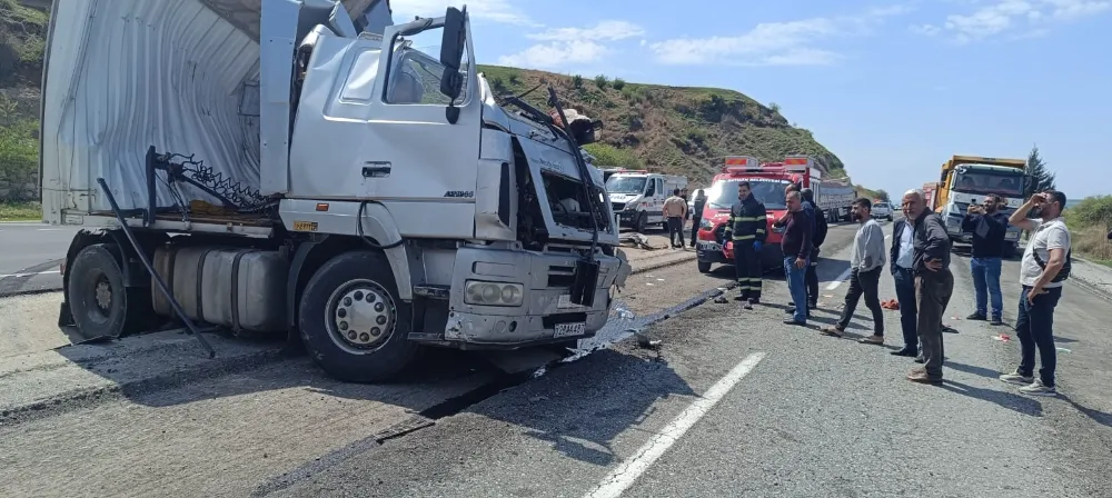 Komşu ilimizde 2 tır çarpıştı  1 ölü, 1 yaralı