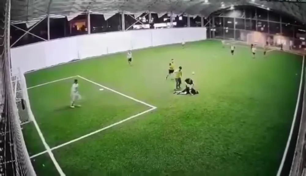 Halı sahada aniden fenalaşan adam hayatını kaybetti