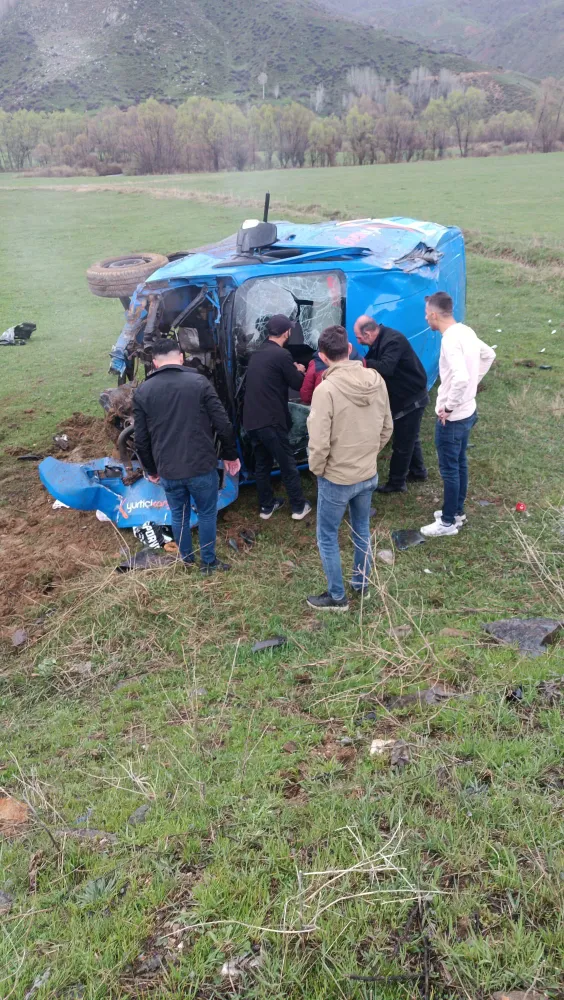 Yurtiçi Kargo aracı takla attı: 4 yaralı