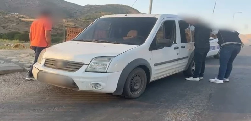 Sason’da 7 düzensiz göçmen ve organizatör yakalandı
