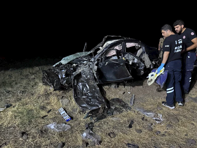 Elazığ’da otomobil şarampole devrildi: 2 ölü, 3 yaralı
