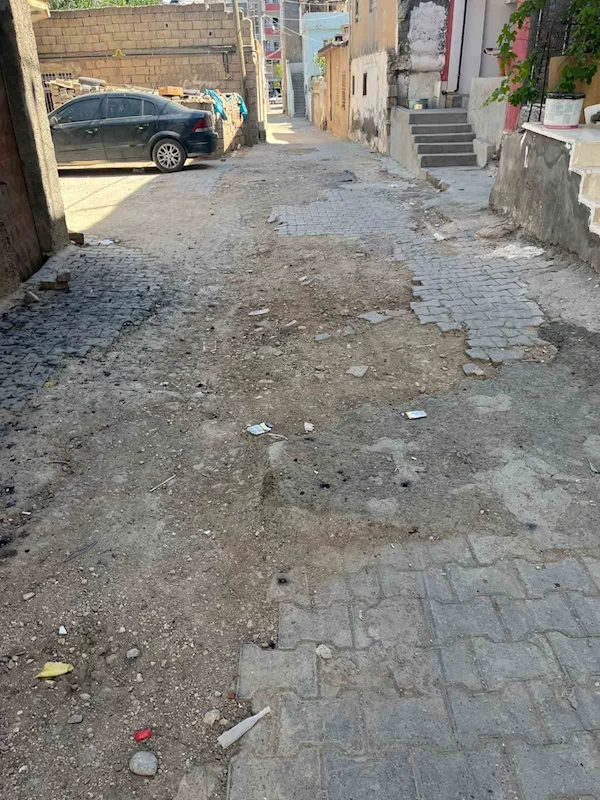 Mardin’de yapılmayan bozuk cadde vatandaşları çileden çıkardı
