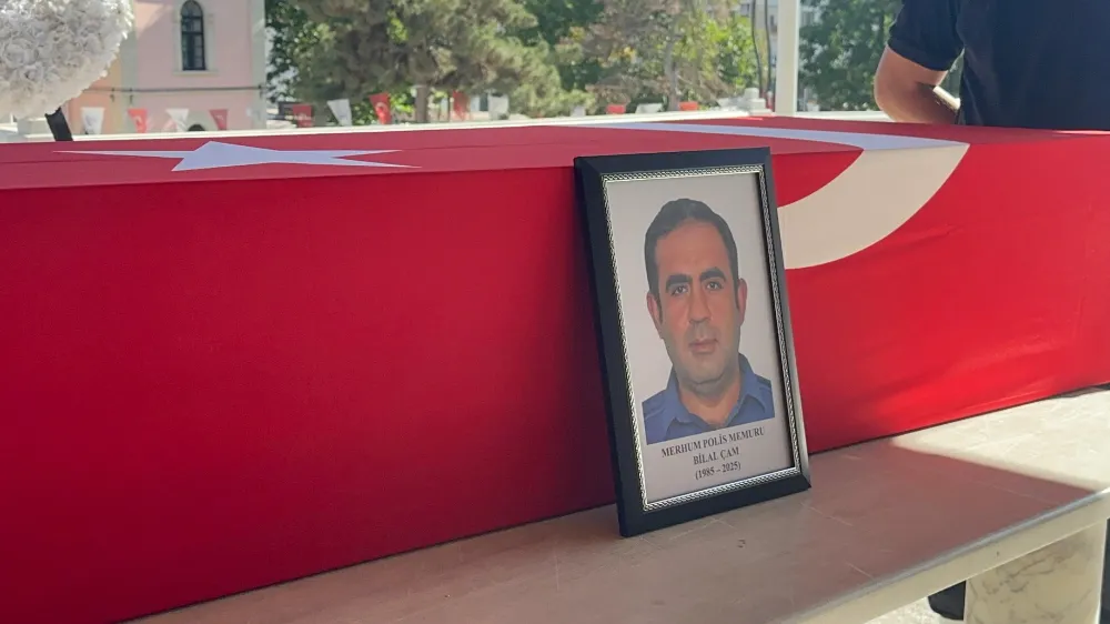 Trafik kazasında hayatını kaybeden polis memuru son yolculuğuna uğurlandı