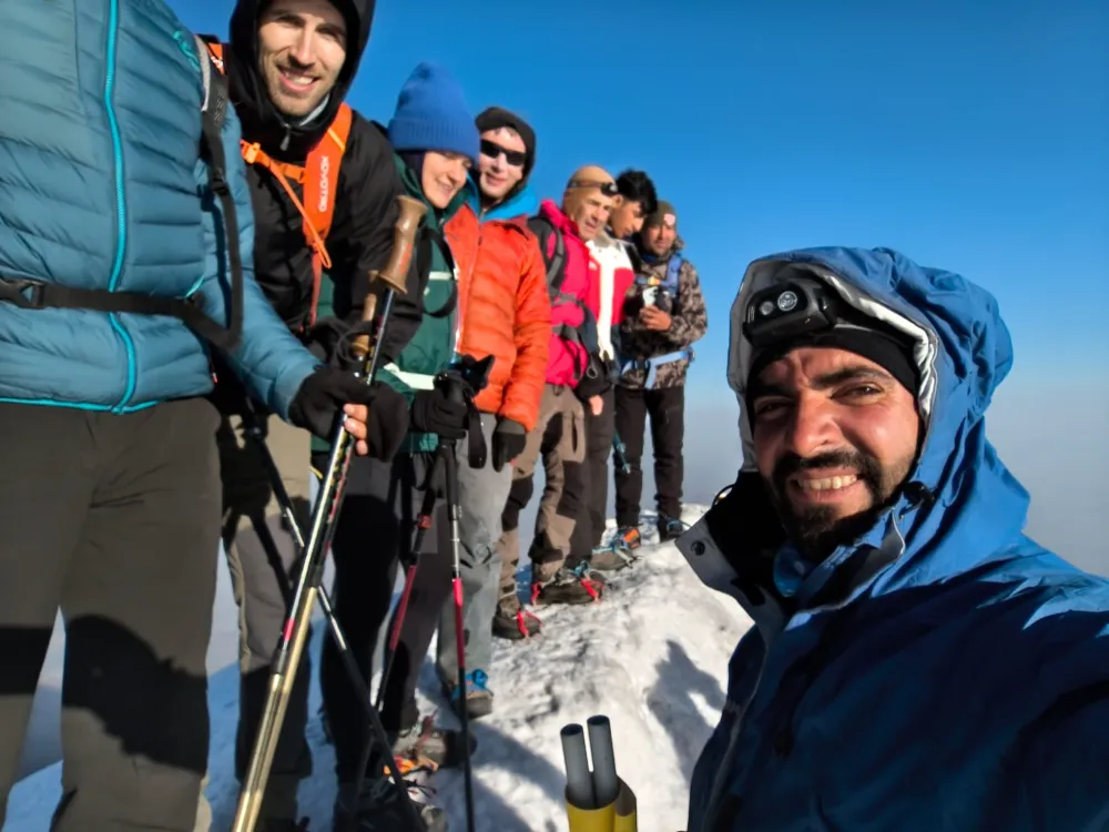 Ağrı Dağı’nda Zorlu Tırmanış: Soğuğa Rağmen Zirveye Adım Adım