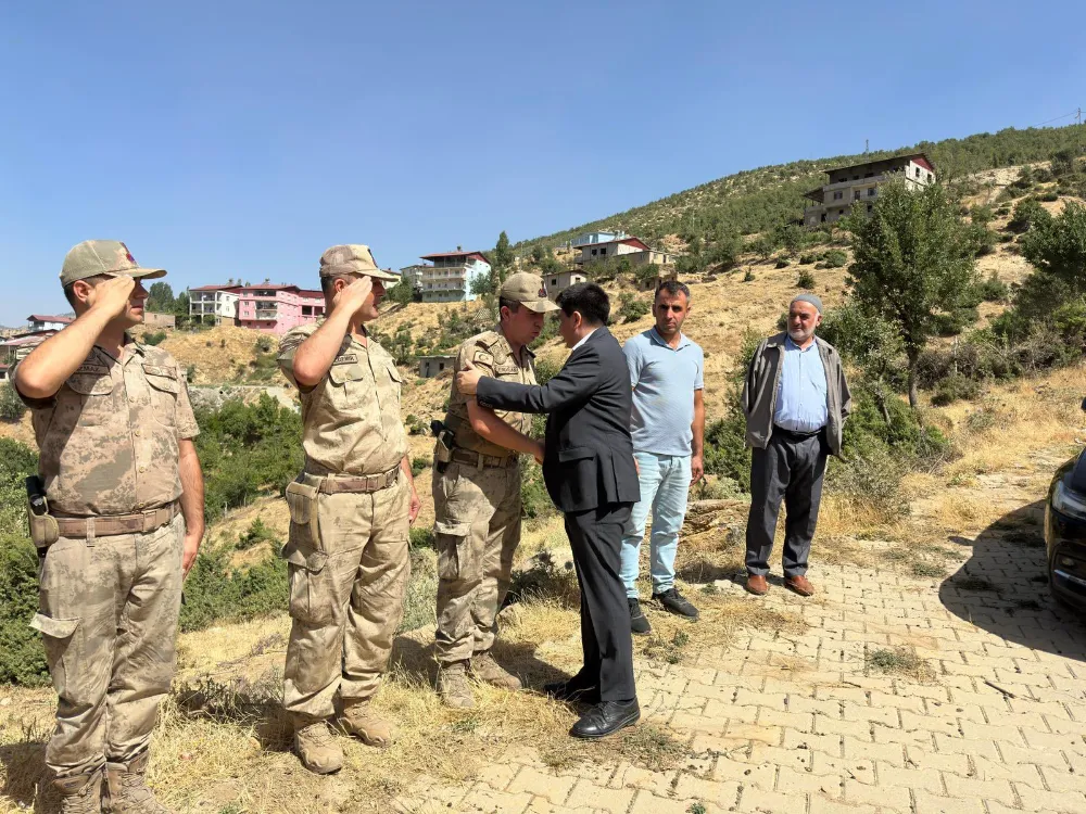 ŞİRVAN KAYMAKAMI ALTINTAŞ’TAN ŞEHİT P.TGM. ÖMER BAĞRA’NIN KABRİNE VE AİLESİNE ZİYARET