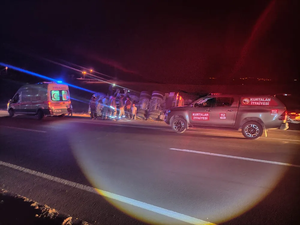 Kayabağlar Kavşağı’nda Trafik Kazası: Vinç Sürücüsü Yaralandı