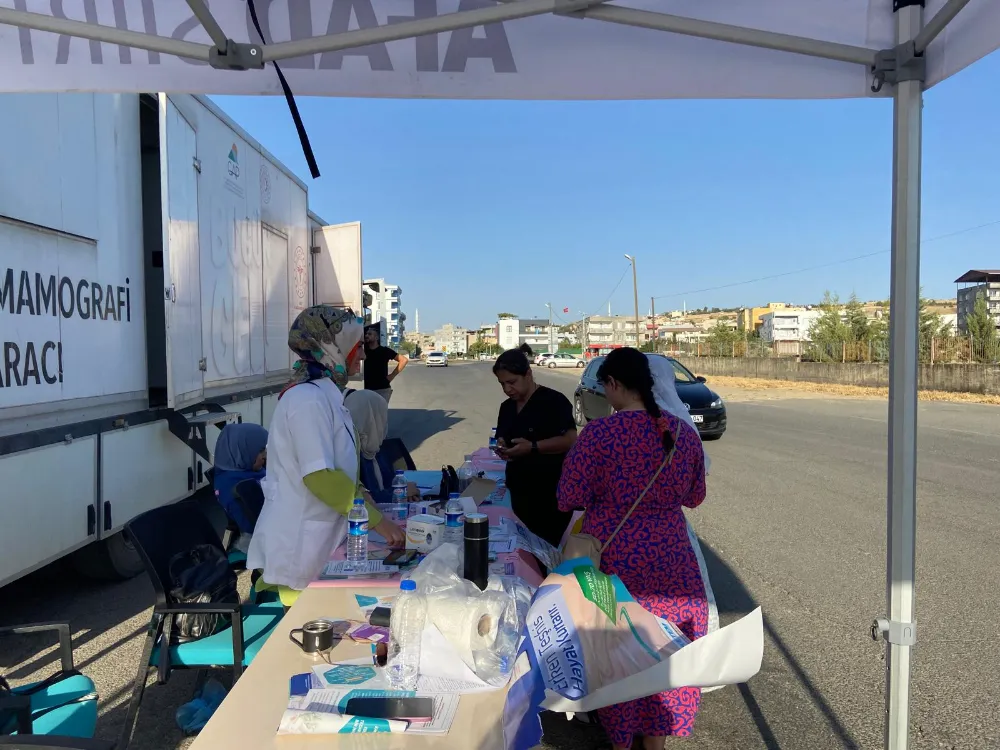 Siirt’te Kanserle Mücadelede Mobil Mamografi Aracı Doğan Mahallesi’nde