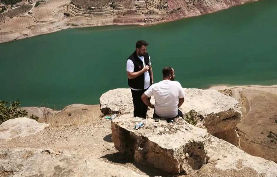 SİİRT DEYR MEVKİİNDE İNTİHAR GİRİŞİMİ JANDARMA -AFAD İLE SON ANDA ÖNLENDİ