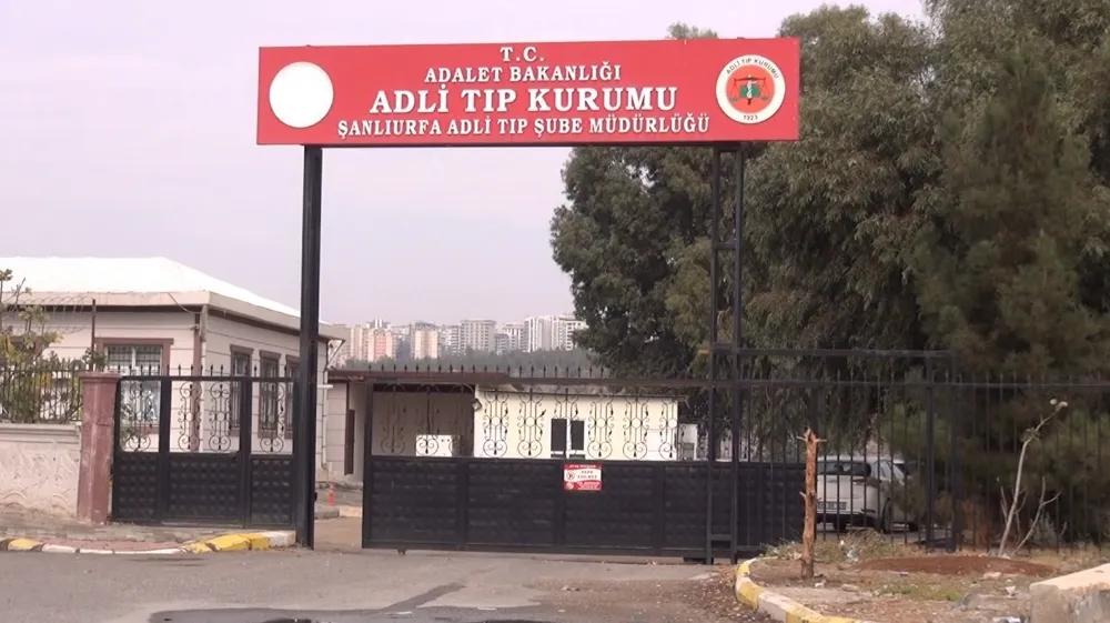 Kendisini bıçakla yaralayan oğlunu tüfekle katletti