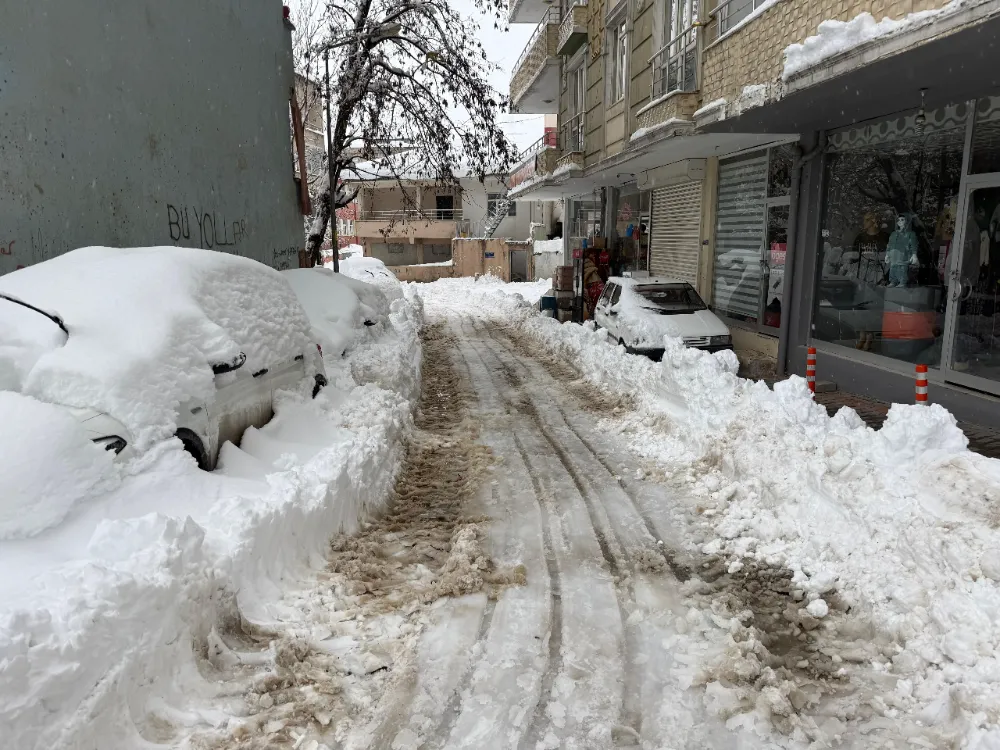 BAYKAN’DA KARLA MÜCADELE SEFERBERLİĞİ: BELEDİYE EKİPLERİ 7/24 SAHADA