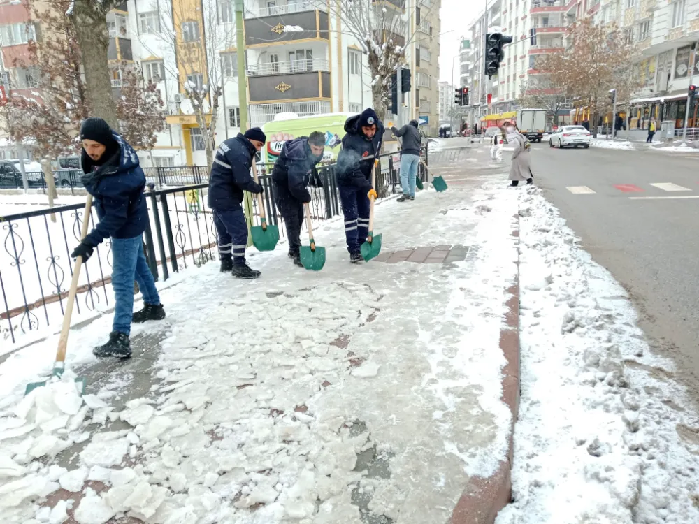 SİİRT BELEDİYESİ: KARLA MÜCADELE ÇALIŞMALARI ARALIKSIZ SÜRDÜRÜLÜYOR