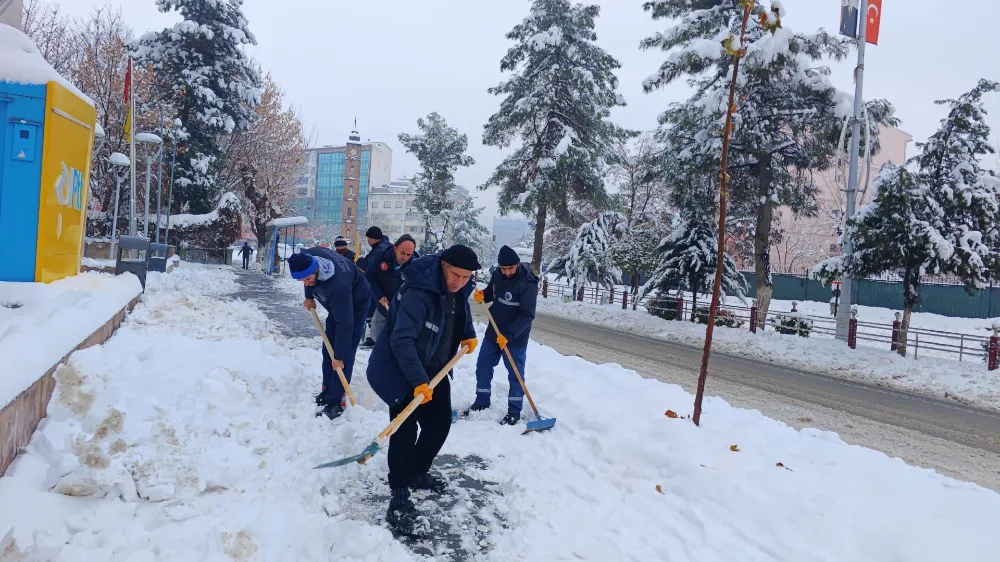 SİİRT BELEDİYESİ: KARLA MÜCADELE ÇALIŞMALARI ARALIKSIZ SÜRDÜRÜLÜYOR
