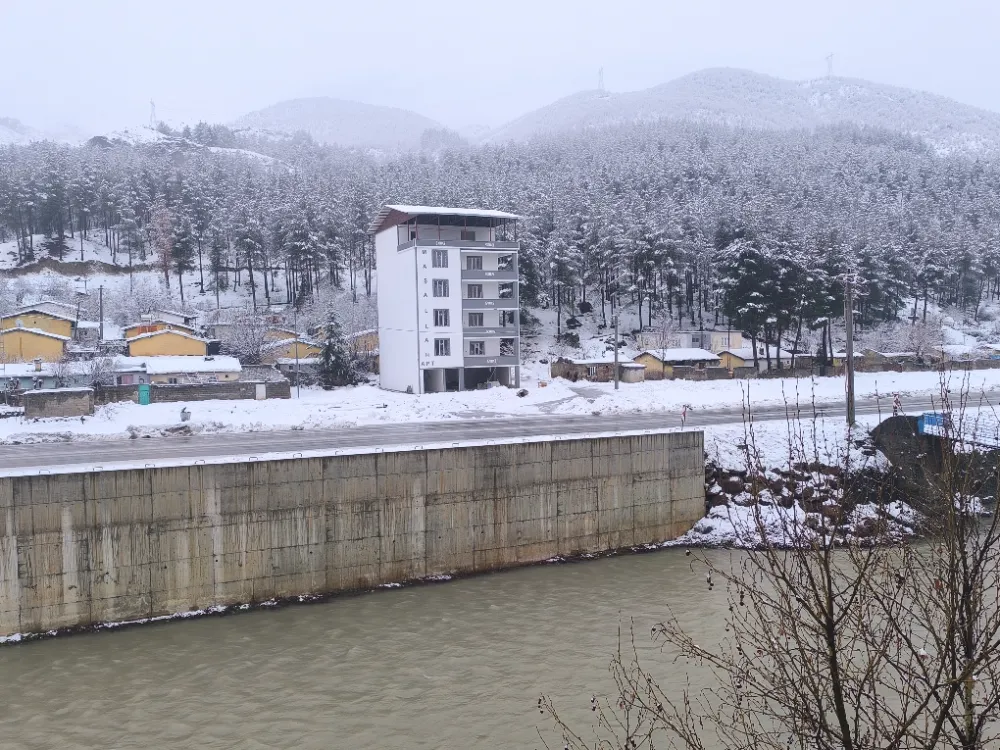 Baykan’da Etkili Olan Kar Yağışı İlçeyi Beyaza Bürüdü