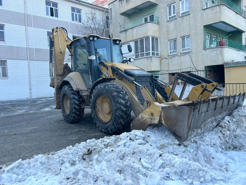 Kurtalan’da Karla Mücadele Çalışmaları Aralıksız Sürüyor