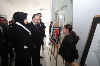  Siirt’te İstiklal Marşı’nın Kabulü ve Mehmet Akif Ersoy’u Anma Günü Törenlerle Anıldı