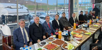 BAYKAN’DA ANLAMLI İFTAR: KAYMAKAM FATİH ÖZCAN ŞEHİT VE GAZİ AİLELERİYLE AYNI SOFRADA BULUŞTU