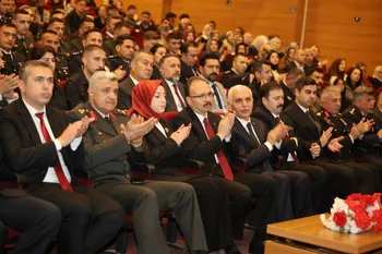 SİİRT’TE 18 MART ŞEHİTLERİ ANMA GÜNÜ VE ÇANAKKALE ZAFERİ TÖRENLE KUTLANDI