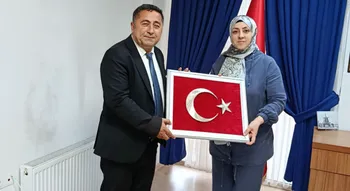 Siirtli Memur Suat Çelik’e Anlamlı Onur: Başarısı Plaketle Taçlandırıldı
