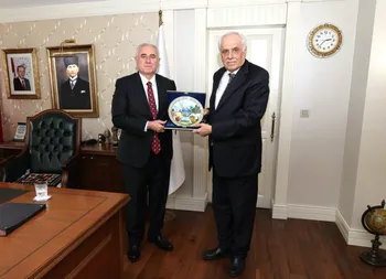 Siirt Vakfı’ndan Kamu Başdenetçisi Mehmet Akarca’ya Anlamlı Ziyaret