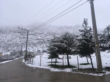 Siirt Baykan’da Kar Yağışı İlçeyi Beyaza Bürüdü