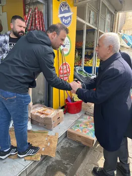 AK Parti Siirt Milletvekili Mervan Gül Esnafla Buluştu